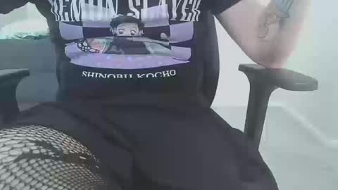 Mia online show from October 15, 5:02 pm