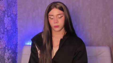 cris online show from December 5, 8:42 am