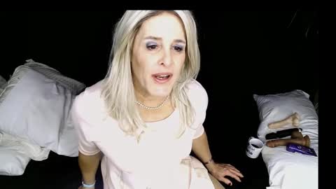 presentlysarah online show from December 6, 5:36 am