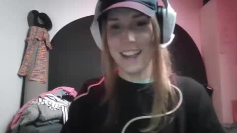 Keely KeKe Kiwi online show from November 18, 11:48 pm