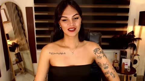 riri online show from November 22, 8:05 am