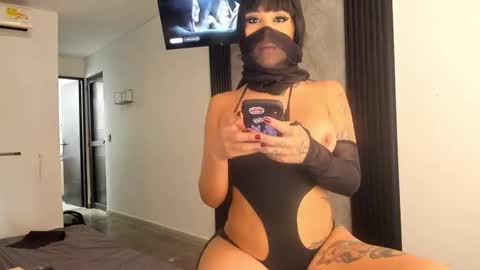 rising_butterfly online show from April 6, 12:27 pm