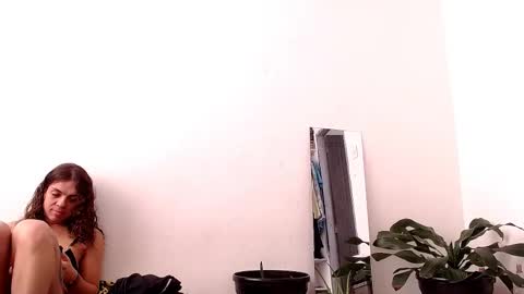 sara_johnson__ online show from October 28, 4:05 pm