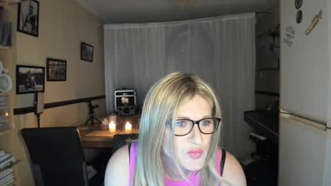 SarahLorraine online show from February 19, 12:46 am