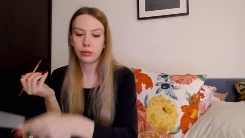 Scarlett online show from December 4, 6:34 pm