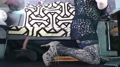 Angie online show from March 1, 11:27 am