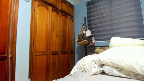 Snapshot of sexefantasia chatting on March 5, 10:59 pm HEY GUYS KEVIAM I    MY NEW  TWITTER IS anitalautter26 imstagran  anitalautter26 officialOFanitalautter online show from March 5, 10:59 pm