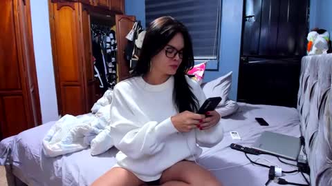 Snapshot of sexefantasia chatting on October 2, 12:22 am HEY GUYS KEVIAM I    MY NEW  TWITTER IS anitalautter26 imstagran  anitalautter26 officialOFanitalautter online show from October 2, 12:22 am