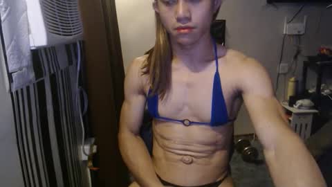 Snapshot of sexystrongcum chatting on October 26, 4:41 am sexystrongcum online show from October 26, 4:41 am