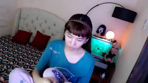 SHANTA FOX  s online show from November 5, 3:50 am