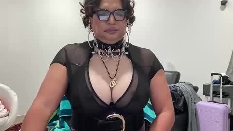 sluttygina1 online show from December 30, 5:55 pm