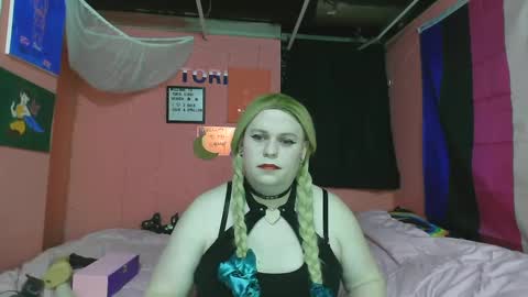 Snapshot of sluttytorismith chatting on February 6, 4:31 am Tori Smith online show from February 6, 4:31 am
