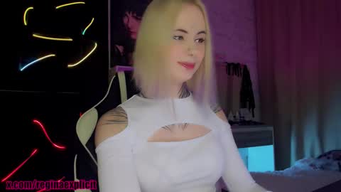 Reeginaaaaa online show from November 8, 9:59 pm