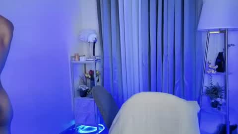 sofhia_love online show from June 18, 6:45 pm