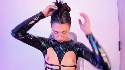 Sofi online show from November 22, 1:13 pm