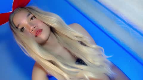 Snapshot of streetlustgirl chatting on December 14, 3:18 am lexie online show from December 14, 3:18 am