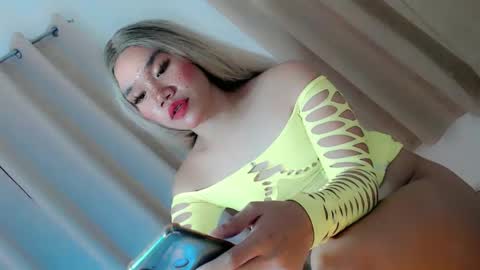 Snapshot of streetlustgirl chatting on February 24, 4:47 pm lexie online show from February 24, 4:47 pm