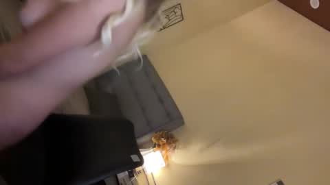 Mia online show from November 7, 1:44 pm