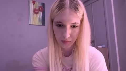 sweetcrystalll online show from July 16, 11:43 pm