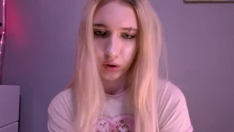 sweetcrystalll online show from August 2, 12:33 am