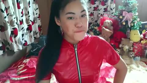 Snapshot of sweetgirllucy24xx chatting on October 3, 3:39 am sweetgirllucy24xx online show from October 3, 3:39 am