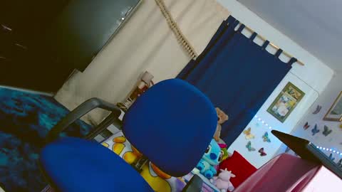 sweetsultrysiren online show from December 18, 1:15 am