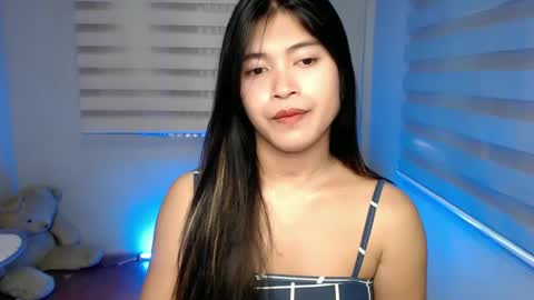 Snapshot of tasteofinnocent69 chatting on January 19, 5:48 am   online show from January 19, 5:48 am