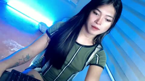 Snapshot of tasteofinnocent69 chatting on January 24, 11:45 pm   online show from January 24, 11:45 pm