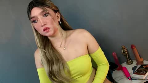 ellaine online show from December 12, 9:48 pm