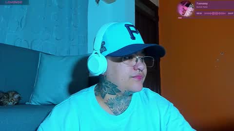 Charlee He online show from November 3, 8:52 pm