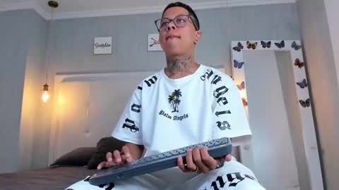 Thiago online show from March 9, 3:49 pm