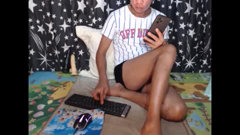 Snapshot of thick_bigcock13 chatting on December 30, 10:53 am gil online show from December 30, 10:53 am