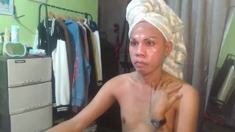 Snapshot of thick_bigcock13 chatting on September 28, 12:37 pm gil online show from September 28, 12:37 pm