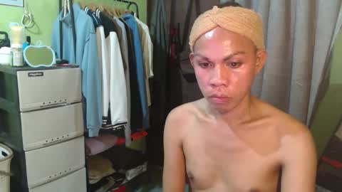 Snapshot of thick_bigcock13 chatting on October 15, 7:52 am gil online show from October 15, 7:52 am