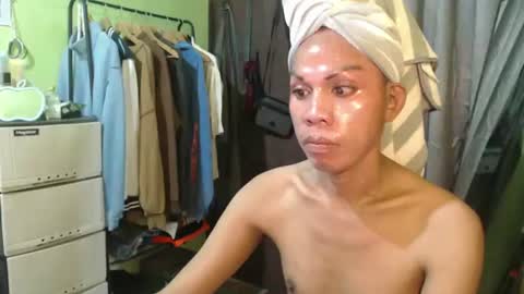 Snapshot of thick_bigcock13 chatting on October 21, 11:28 pm gil online show from October 21, 11:28 pm