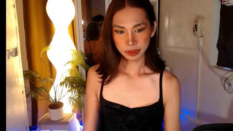 thrishafox online show from February 27, 7:25 am