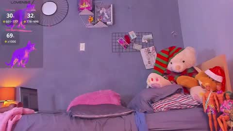                online show from December 8, 5:50 am