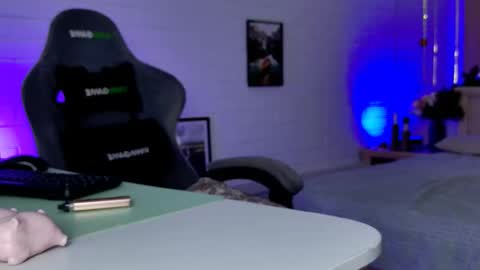 Tina Davil online show from December 19, 11:15 am