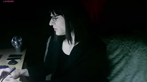 Sarah R. Lenor online show from February 22, 10:20 pm