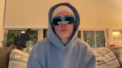 transguy222 online show from March 19, 2:33 am