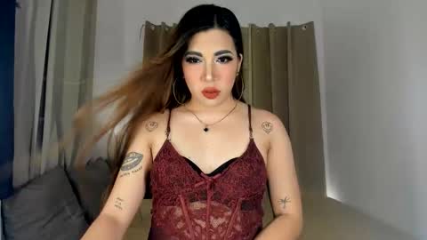 tsbigmilk online show from April 3, 7:23 pm