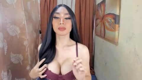 Snapshot of tsqueenselena chatting on September 17, 2:38 am Queen Selena online show from September 17, 2:38 am