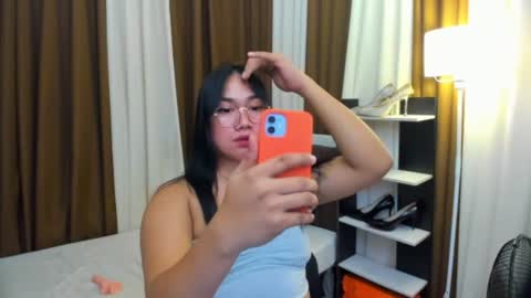 Karen Oquio online show from December 19, 8:58 pm