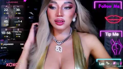 Snapshot of urgoddess_bella chatting on October 21, 8:32 pm My bella 3 online show from October 21, 8:32 pm