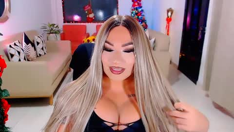 Snapshot of valentinaxqueen chatting on December 6, 11:08 pm    online show from December 6, 11:08 pm