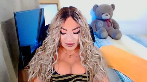 Snapshot of valentinaxqueen chatting on December 15, 10:26 pm    online show from December 15, 10:26 pm