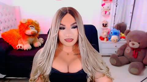 Snapshot of valentinaxqueen chatting on December 27, 11:21 pm    online show from December 27, 11:21 pm