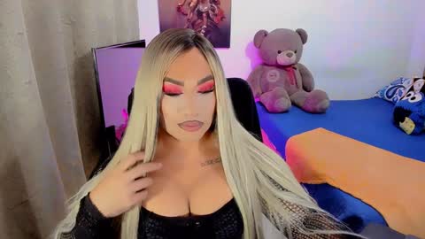 Snapshot of valentinaxqueen chatting on February 7, 9:48 pm    online show from February 7, 9:48 pm