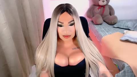 Snapshot of valentinaxqueen chatting on February 22, 2:28 am    online show from February 22, 2:28 am