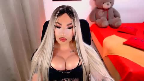Snapshot of valentinaxqueen chatting on February 28, 12:21 am    online show from February 28, 12:21 am